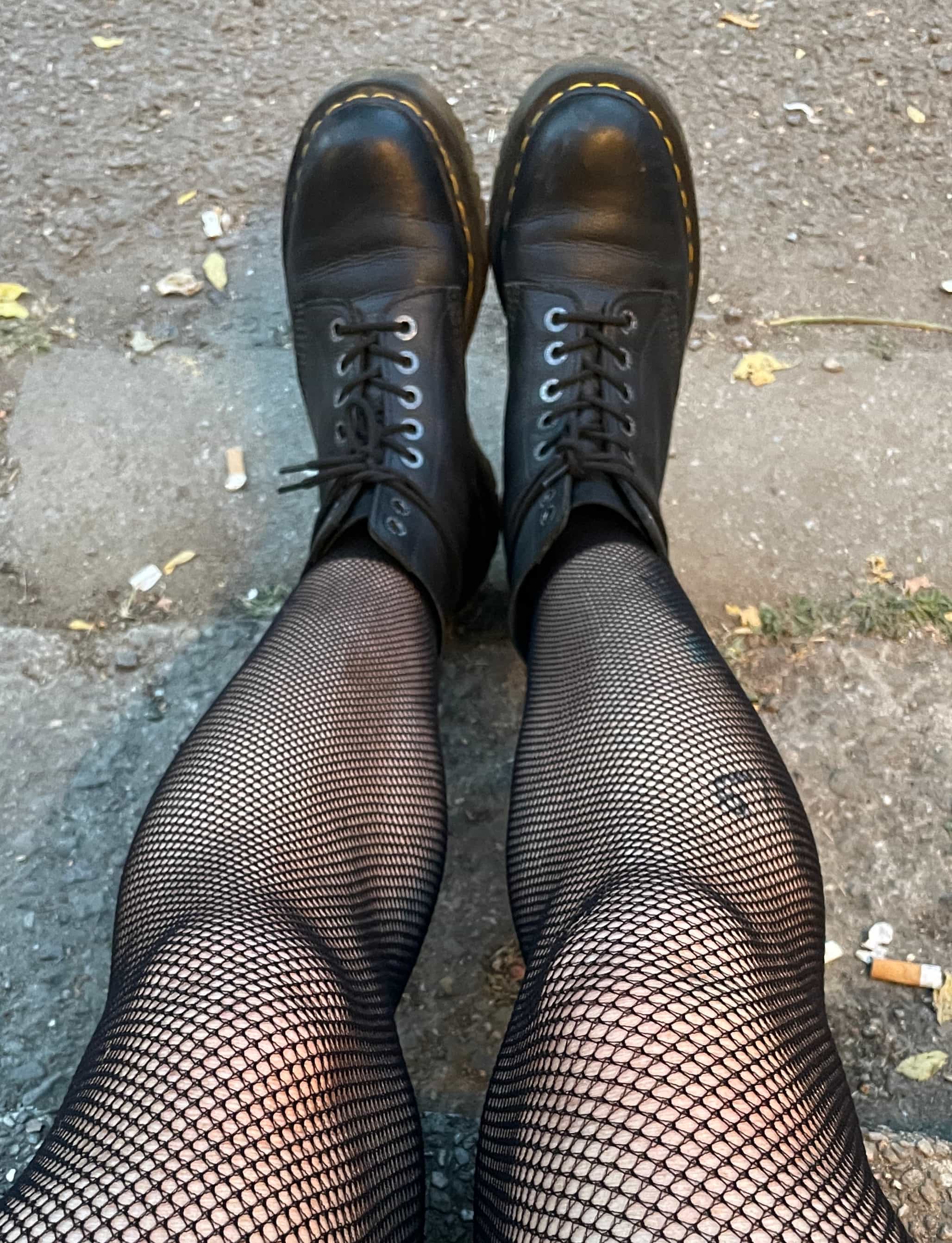 Dr. Martens beim Konzert – Licht, Boden, Stimmung